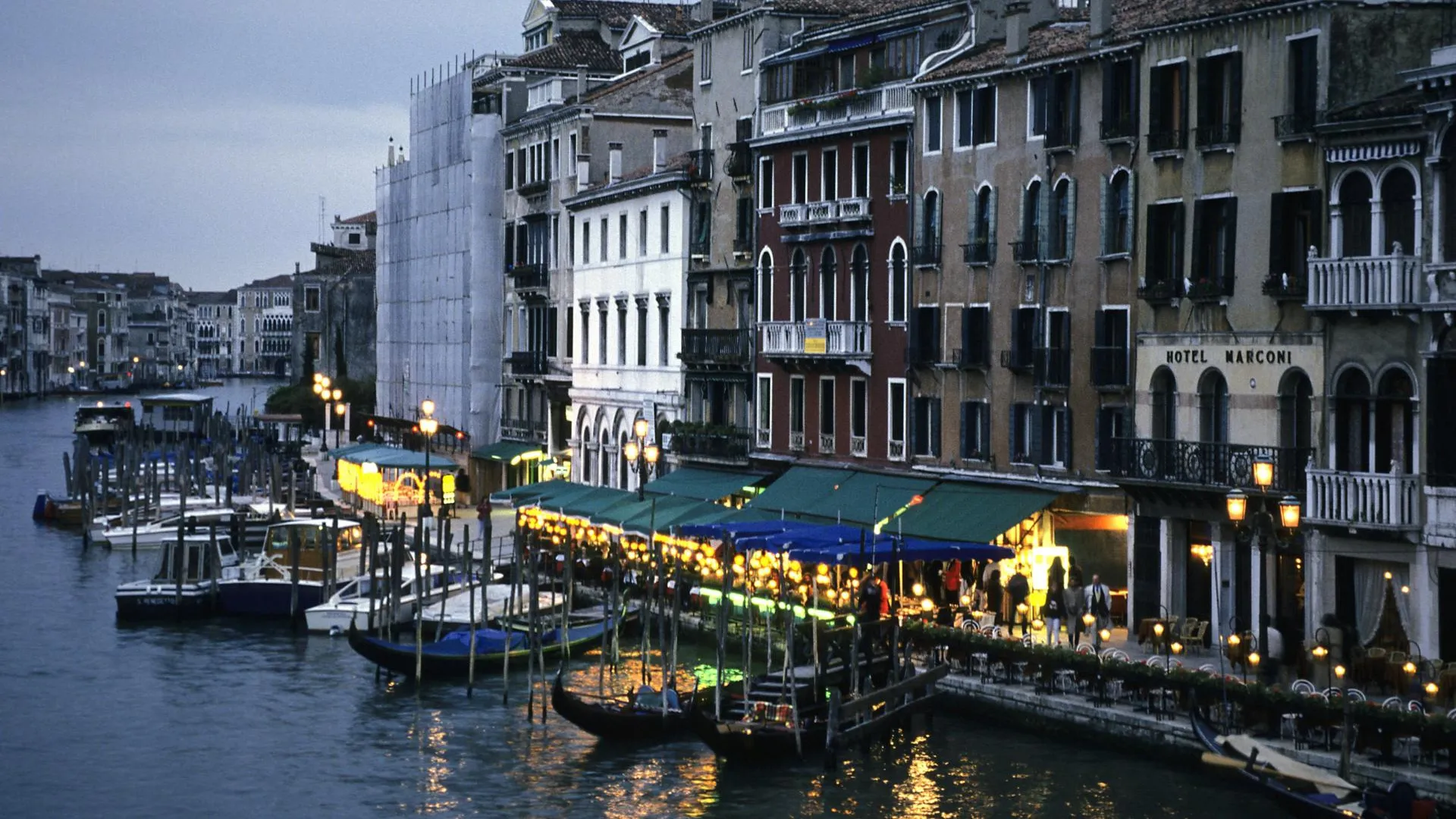 Carsten Leuzinger/imageBROKER.com