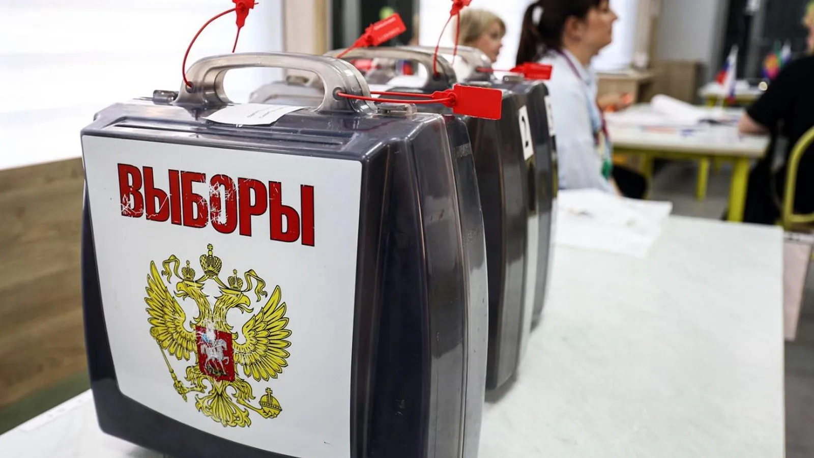 Переносные урны для бюллетеней. Виталий Тимкив