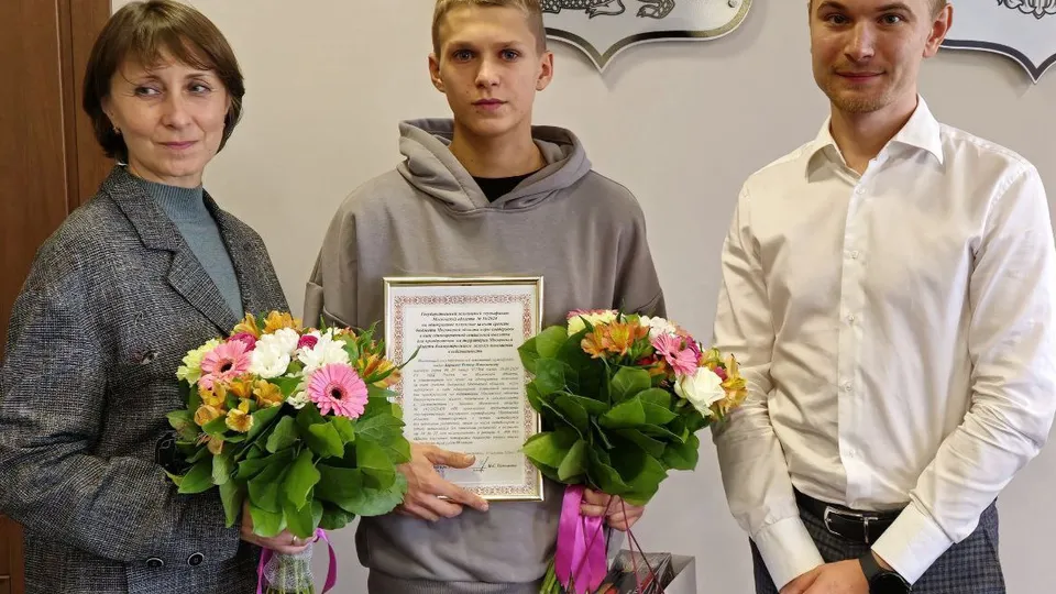 Торжественное вручение сертификата&nbsp;Роману Карасеву. Фото: Администрация г.о. Красногорск