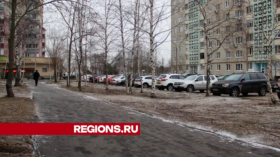 Жители ждут, что в сквере появятся лавочки. Фото: REGIONS/Василий Тремасов