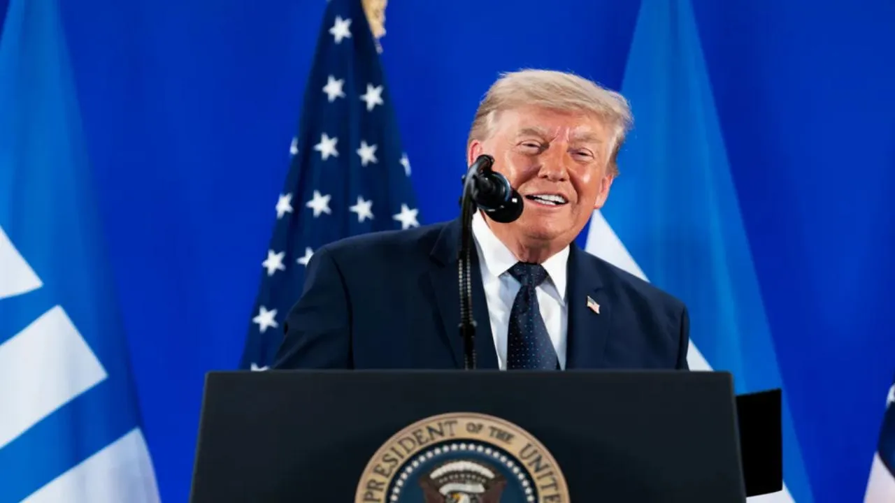 Трамп ввел 50-процентные пошлины на хоккейные клюшки из Канады