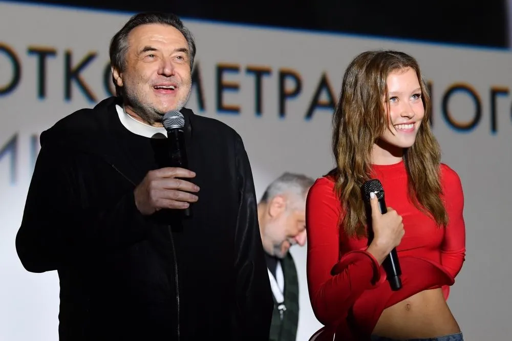 Аня Пересильд с отцом Алексеем Учителем