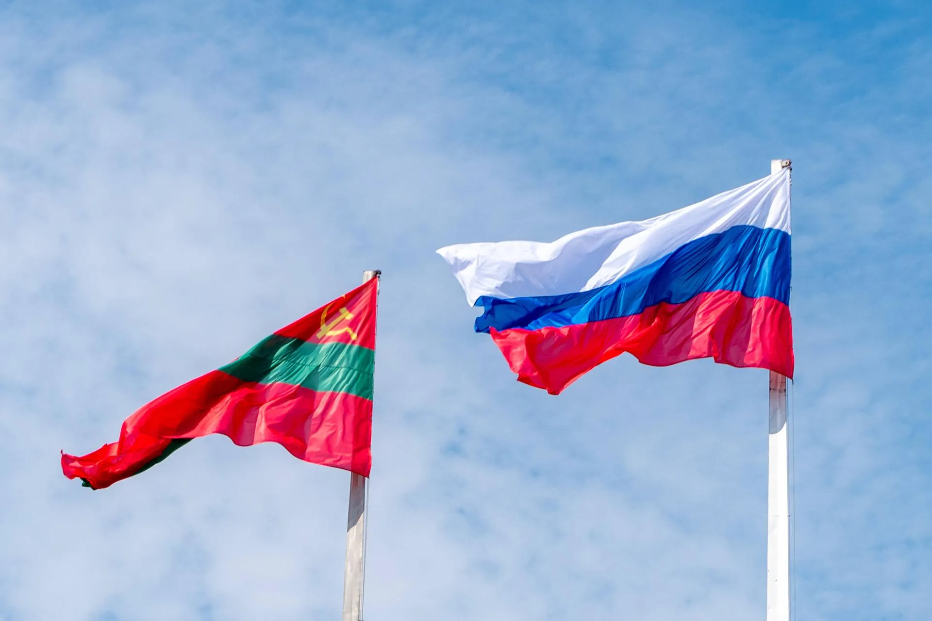 Флаги Приднестровья и России. IMAGO/Fotostand / Nieweler