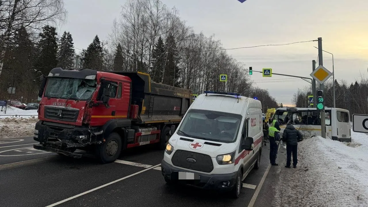 В Пушкинском взяли на контроль ДТП с пассажирским микроавтобусом