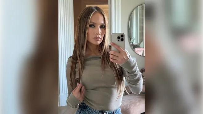 Стало известно о возможном романе Джей Ло и звезды «Теда Лассо» Голдштейна