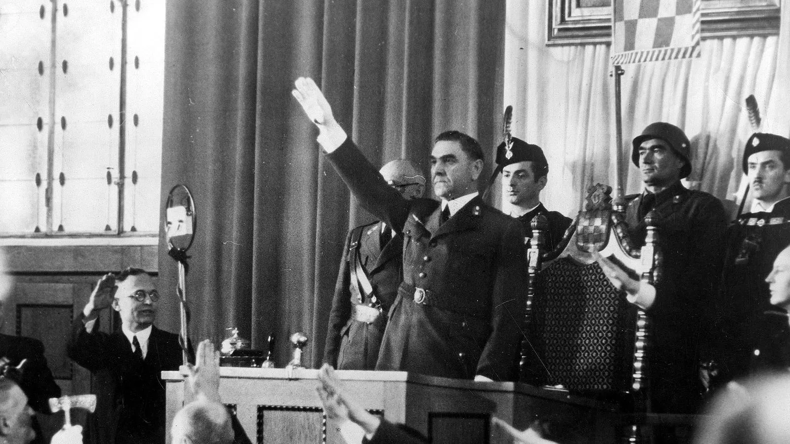 Анте Павелич приветствует хорватский парламент, февраль 1942 года