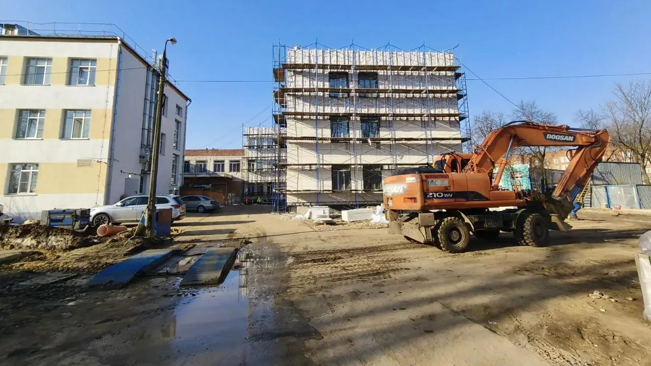В Бронницах более чем наполовину построили новый учебный корпус на 100 мест