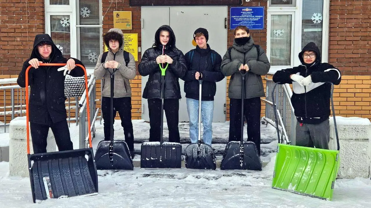 Добровольцы участвуют в уборке снега в Ногинске