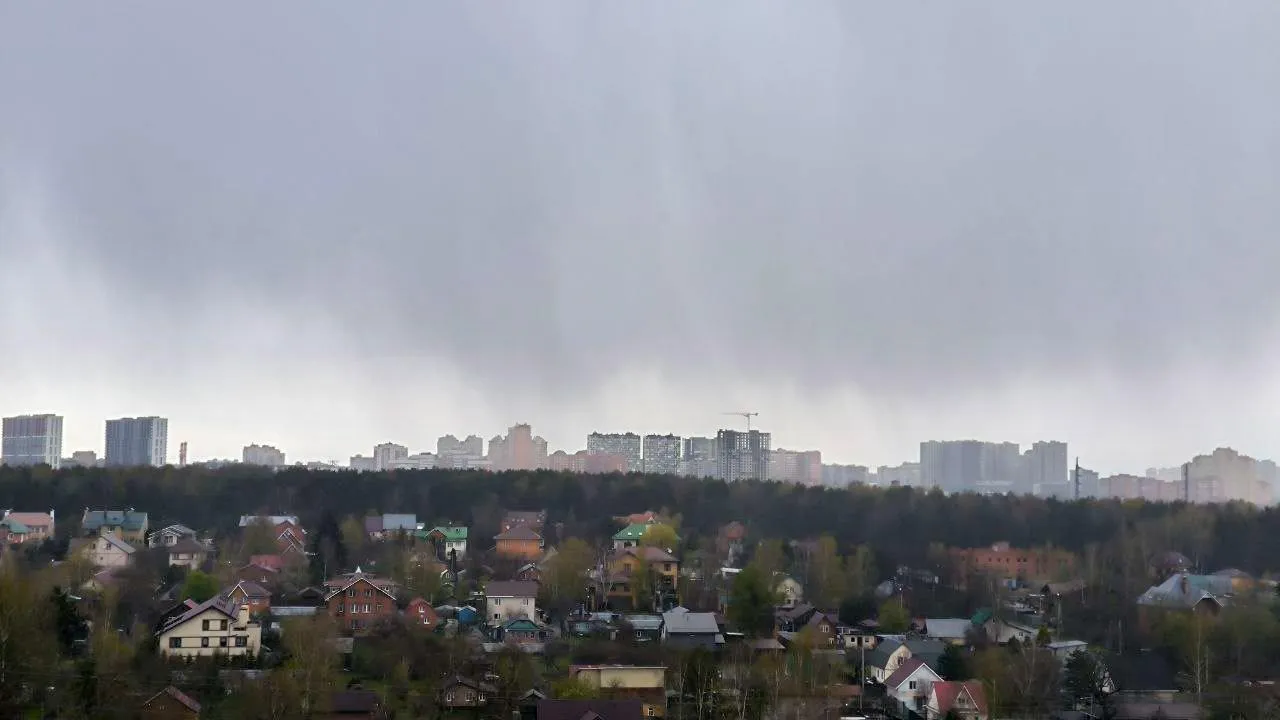 Срочное предупреждение МЧС: в ближайший час над Москвой и Подмосковьем разразится гроза