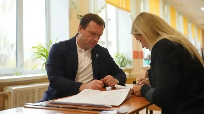 Председатель комитета Госдумы по строительству и ЖКХ Сергей Пахомов проголосовал в Подмосковье