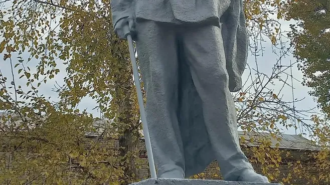 Потерянную в 1977-м деталь вернули памятнику Горькому в Электростали
