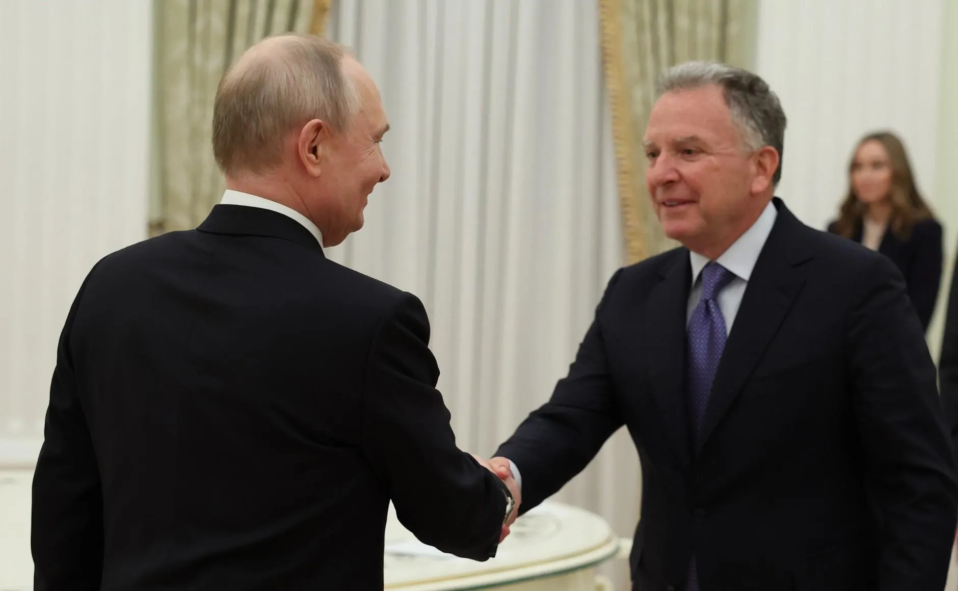 Президент России Владимир Путин и спецпосланник президента США Стивен Уиткофф. Kremlin Pool/via Global Look Press