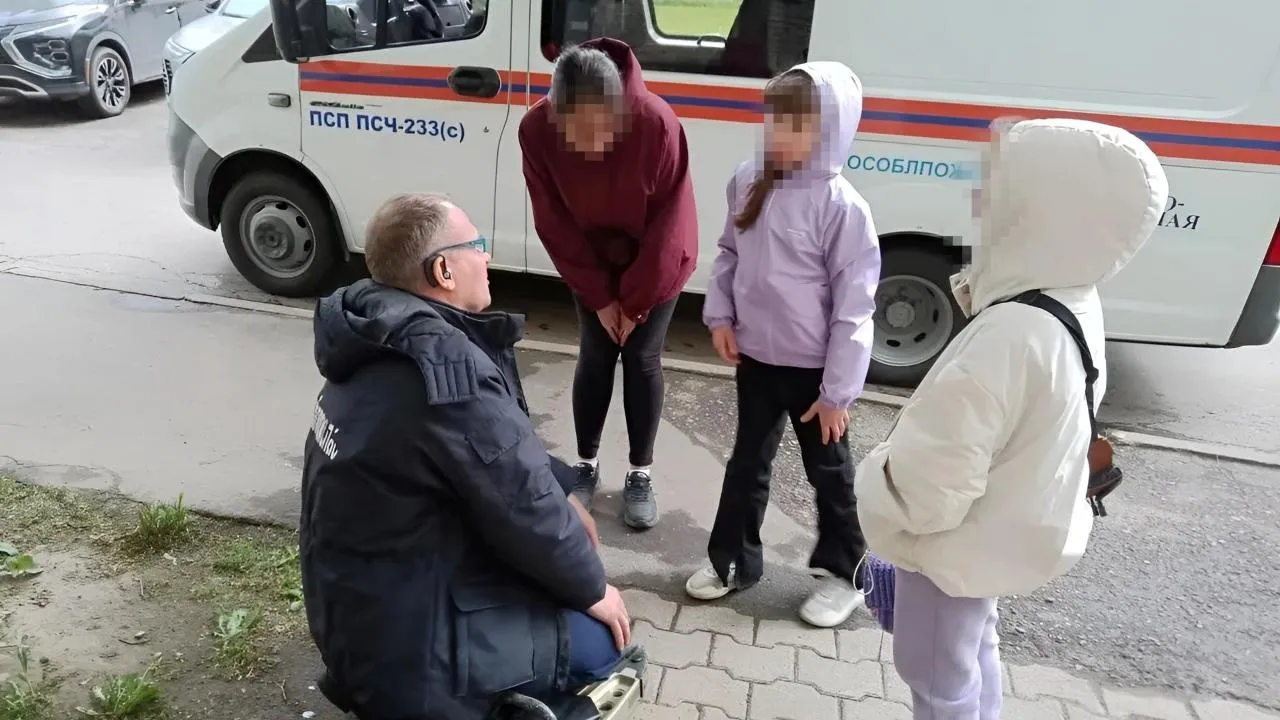 В Сергиевом Посаде спасатели помогли ребенку, нога которого застряла между деревьями