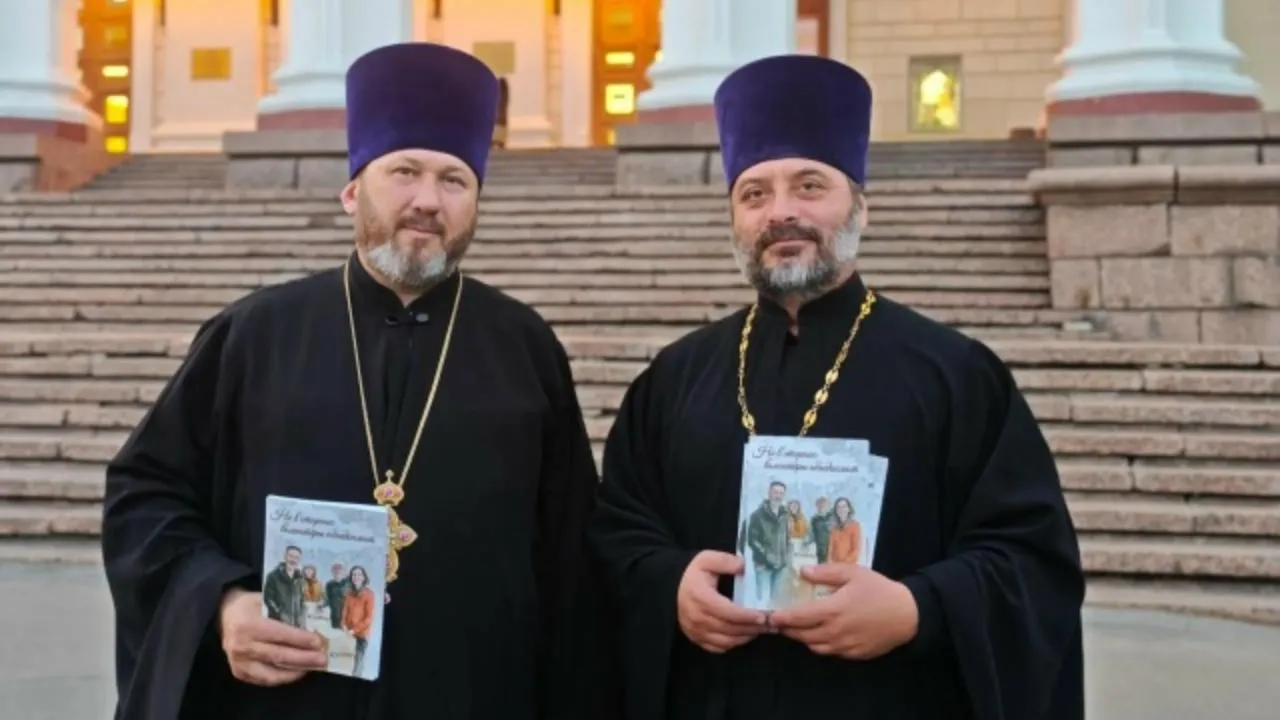 Роман Теребилкина на фото справа