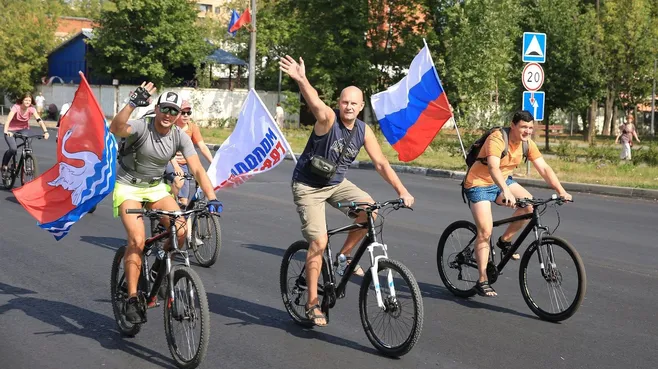Подарки, танцы и новый велосипед: программа праздника в ФСК «Салют»