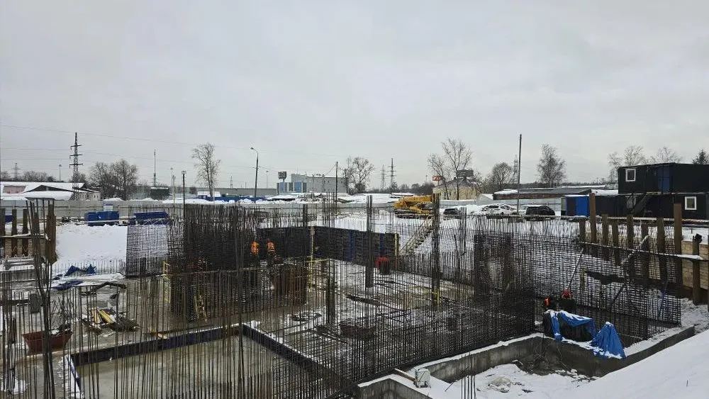 В Мытищах завершилось устройство фундамента административного здания