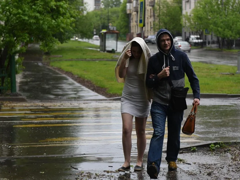 Жара, град и ливни: почему лето в России стало погодными качелями