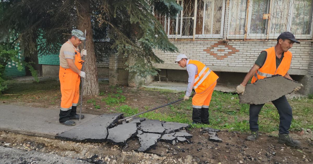 В Куровском начали ремонтировать двор на Октябрьской улице - REGIONS.ru