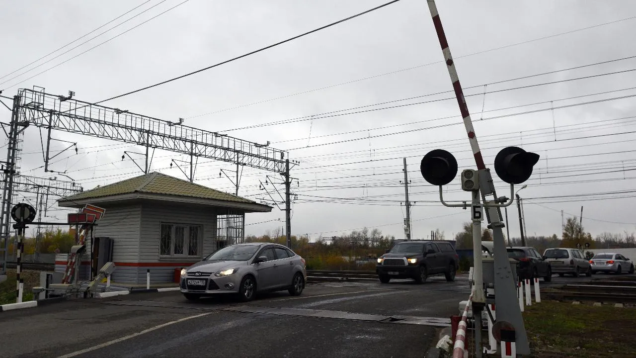 Движение автомобилей ограничат на железнодорожных переездах в Лобне и Дрезне