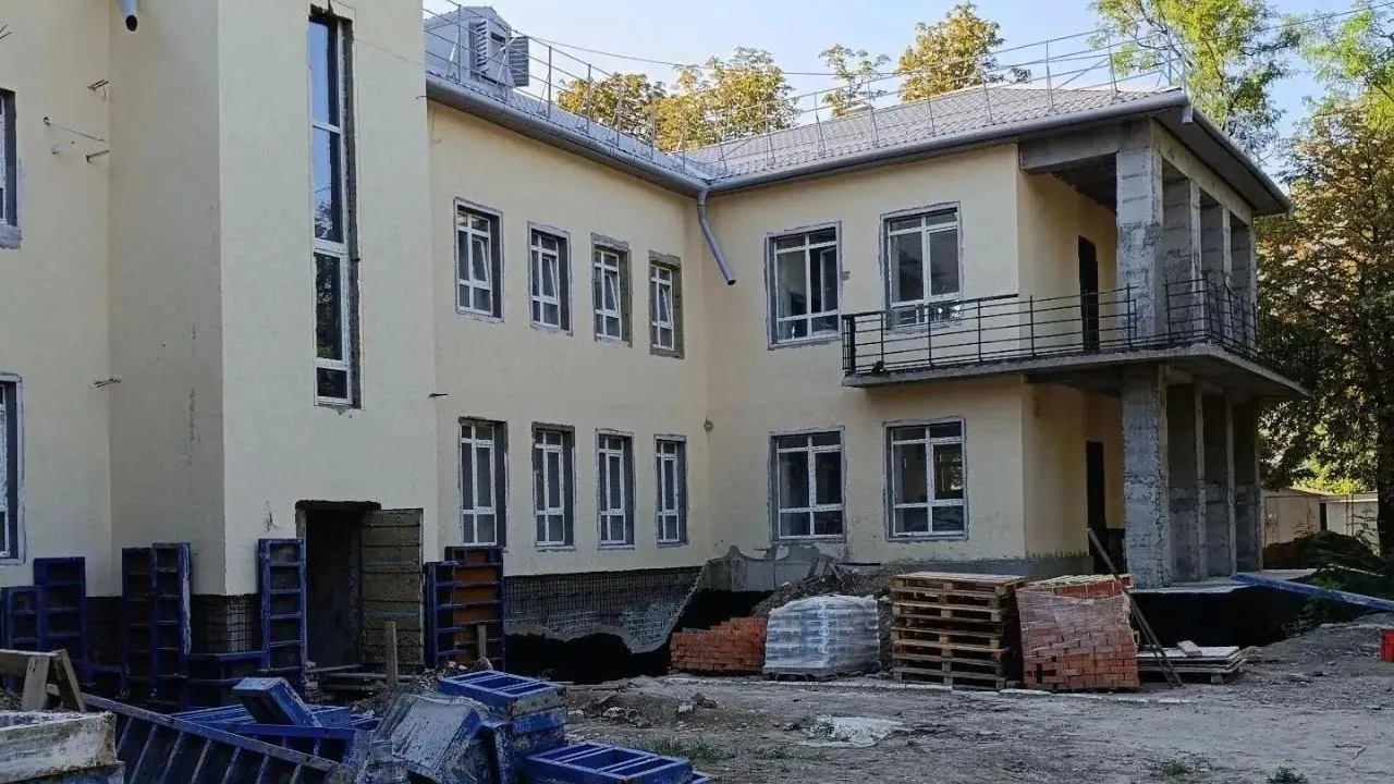 Подмосковные специалисты продолжают восстановление детского сада, построенного в 1937 году
