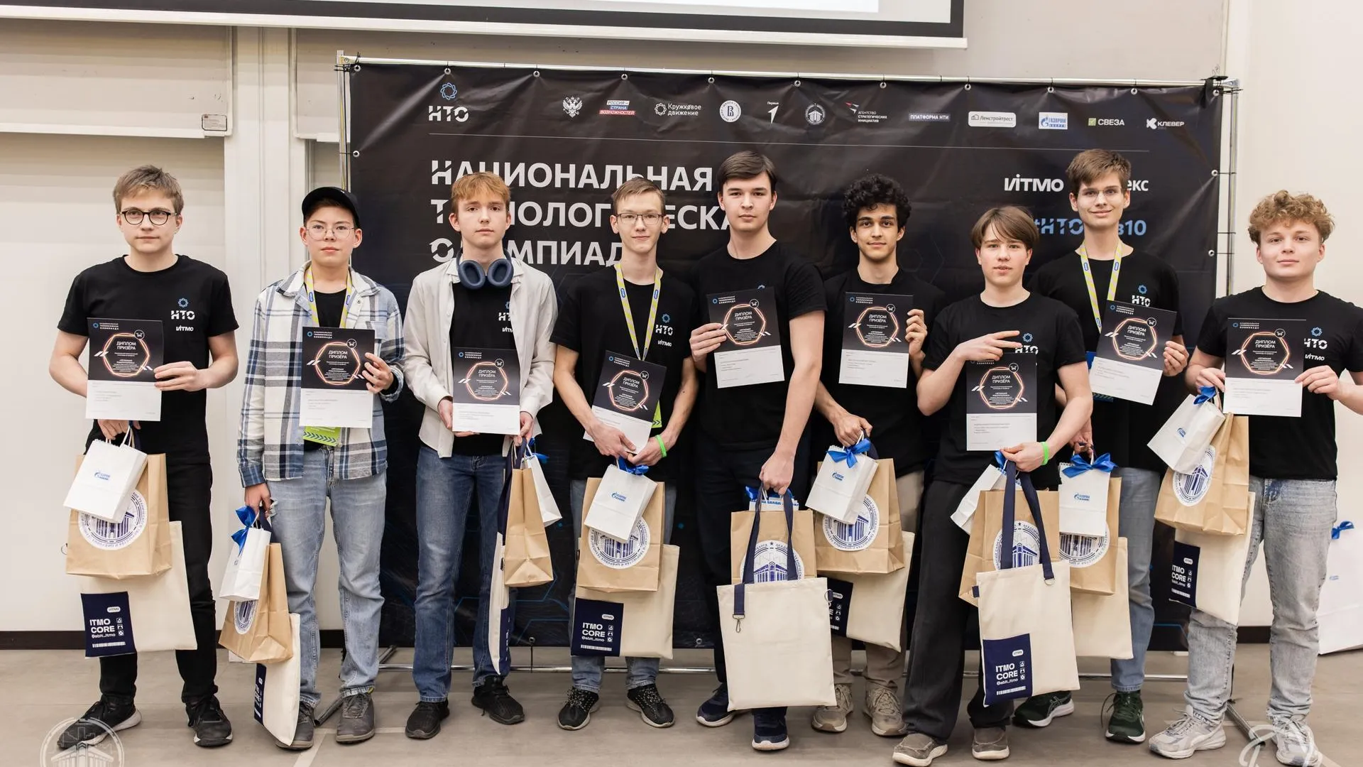 Почти 40 подмосковных школьников стали победителями и призерами Национальной технологической олимпиады