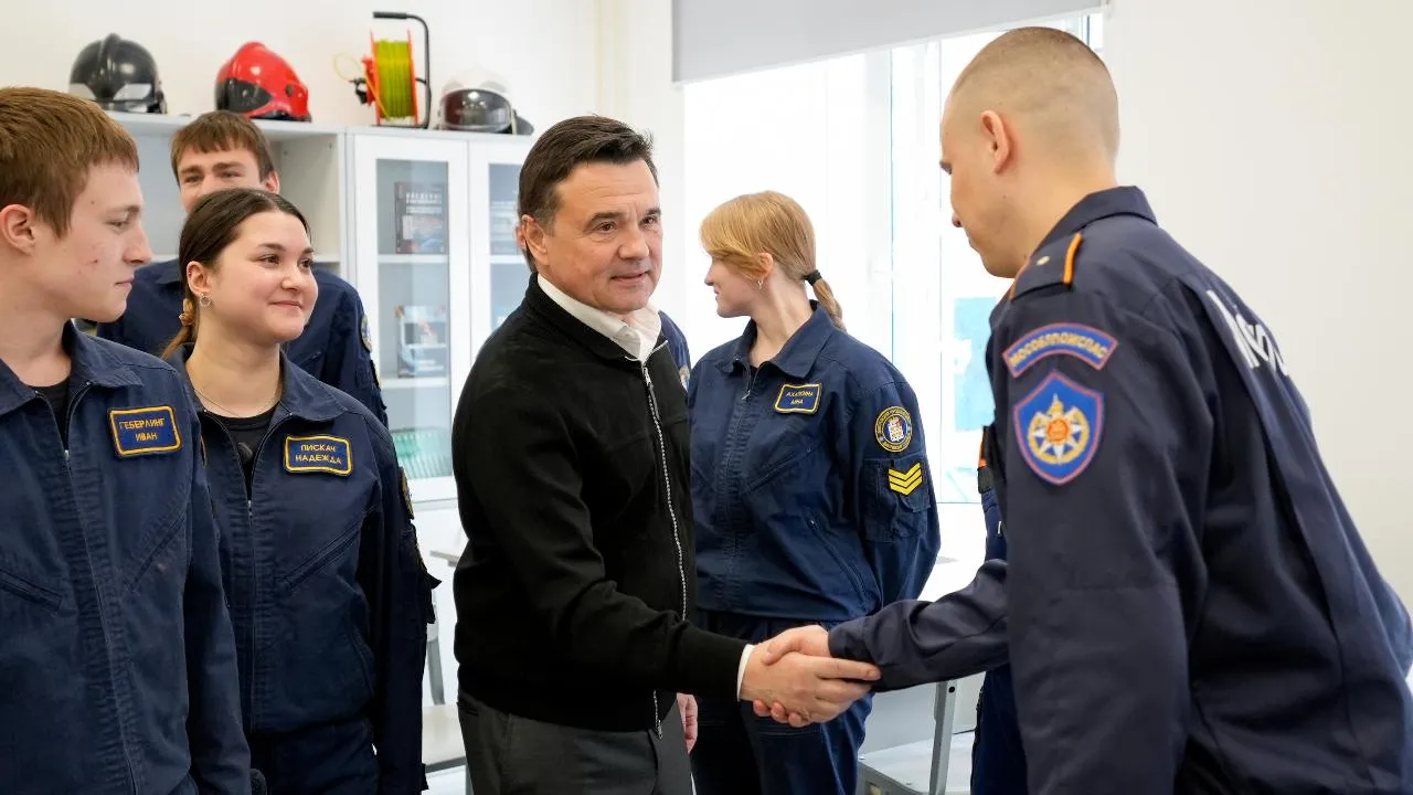 Андрей Воробьев и Игорь Щеголев посетили Дмитровский техникум, где действует уникальный медико-спасательный кластер