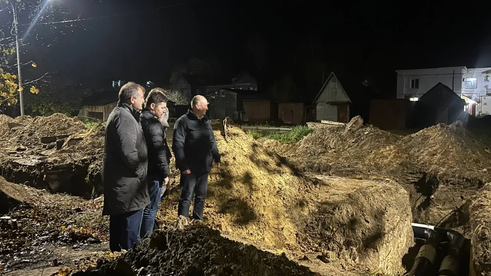 Глава округа проинспектировал ход работ по замене труб. Фото: t.me/dmitriyvikulov