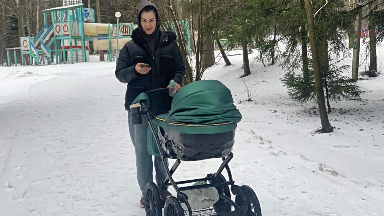 Жительница Краснознаменска Полина в городском парке. Фото: МБУК «Городской парк культуры и отдыха»