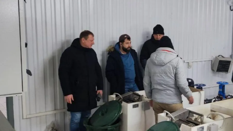 Проверить работу очистных сооружений, введенных в эксплуатацию весной 2024 года, приехал заминистра ЖКХ Сергей Черепанов. Фото: пресс-служба администрации г.о. Черноголовка
