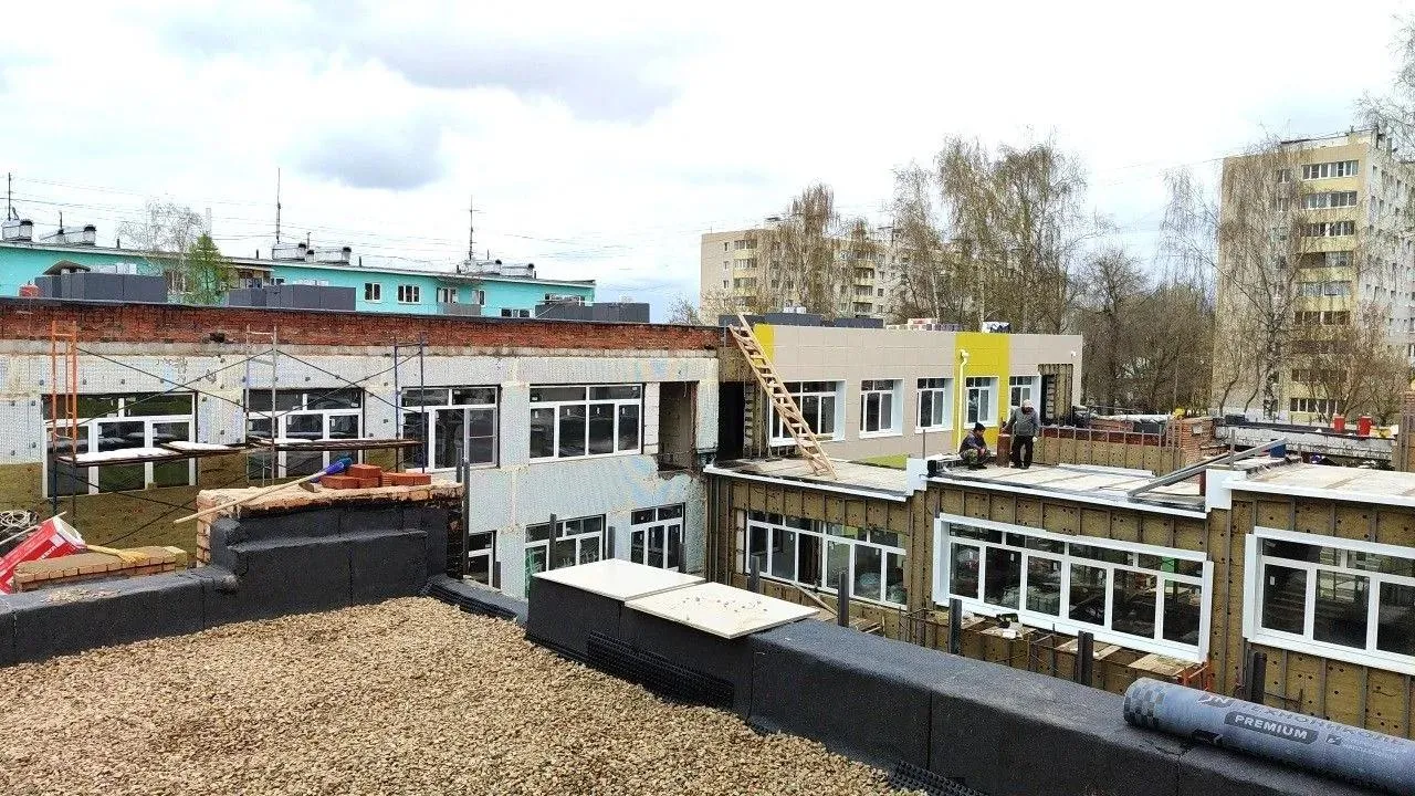 В Дмитровском наполовину завершили капремонт дошкольного отделения гимназии «Логос»