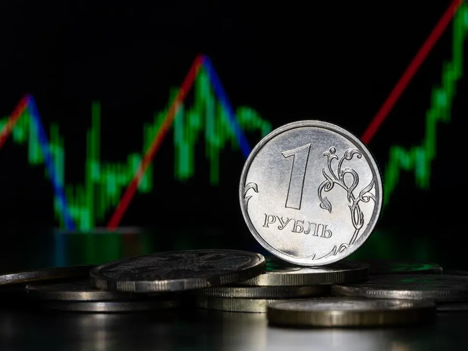 Продавцы уже приготовили новые ценники: какие товары из Китая подорожают из-за морской блокады