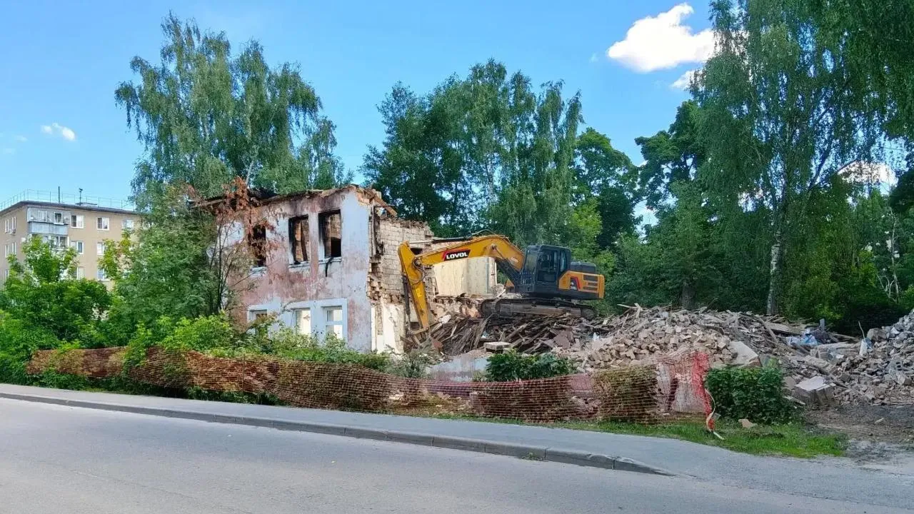 Демонтаж аварийного дома 1958 года постройки стартовал в Старой Купавне