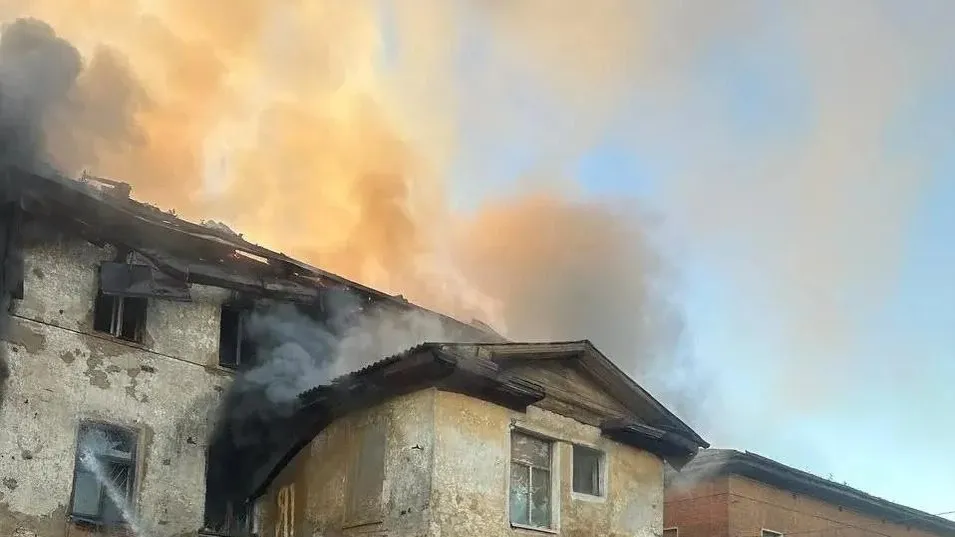 Огонь угрожал нескольким этажам: из горящего дома в Серпухове вывели 50 человек