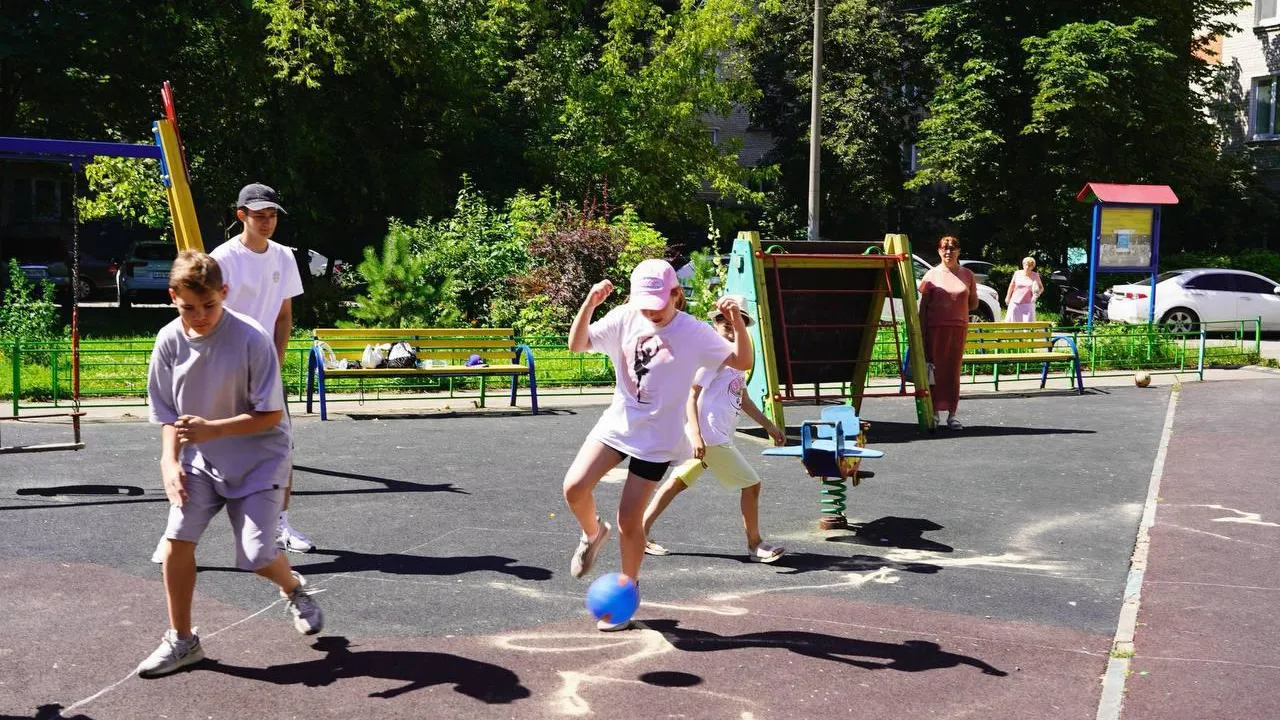 «Спорт в каждый двор»: в Подольске продолжаются бесплатные игры для детей