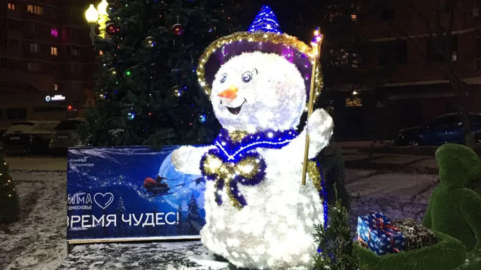 Новогодняя композиция у дома 61 на Куйбышева. Фото: Андрей Кардаш<br>
