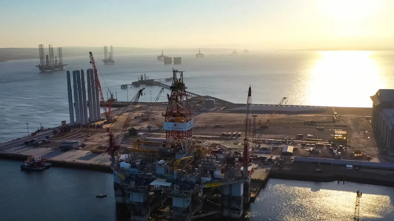 Путин сообщил о пуске первой нефти по нефтепроводу «Восток Ойл»