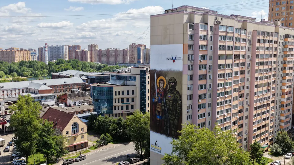 Реутов. 30-ти метровый мурал с изображением Архангела Михаила и современного воина. Фото: пресс-служба администрации г.о. Реутов