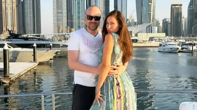 «Собака голодает на Рублевке»: хаски Ася оказалась в центре скандала между Романом и Еленой Товстиками