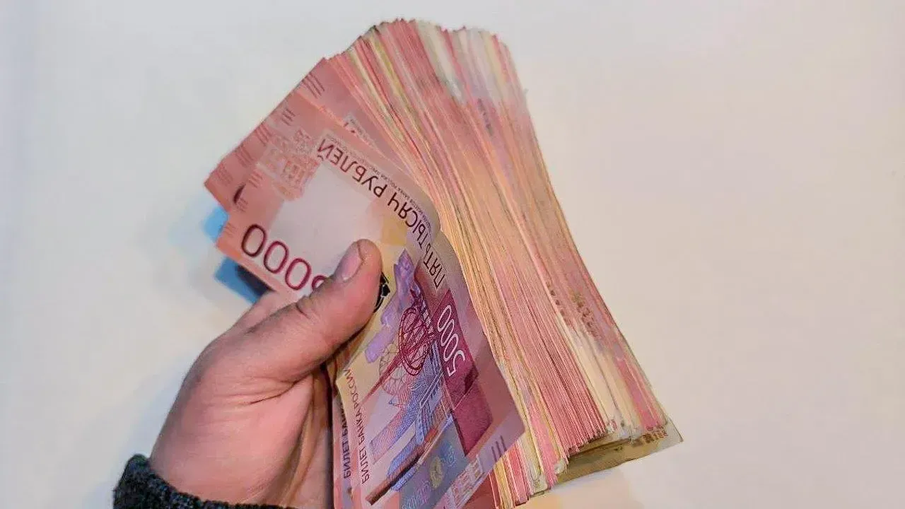Доплата в конце года: кому хотят гарантировать 13-ю зарплату