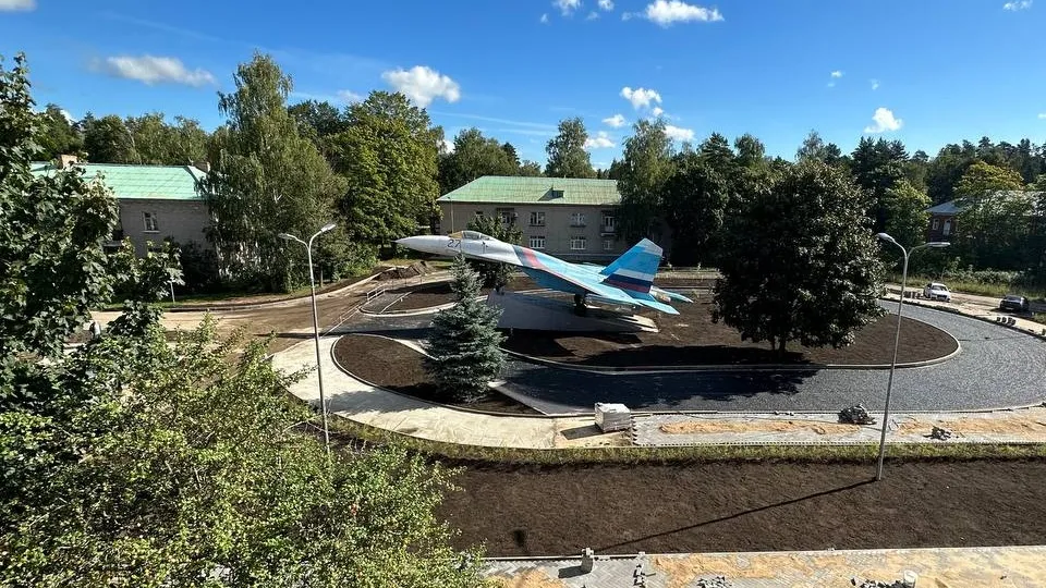 Фото: t.me/chg_admin Памятник самолету-истребителю Су-27
