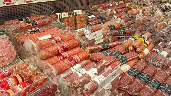 «Копчености — это яд»: врач-уролог объяснил, как нездоровая пища убивает потенцию