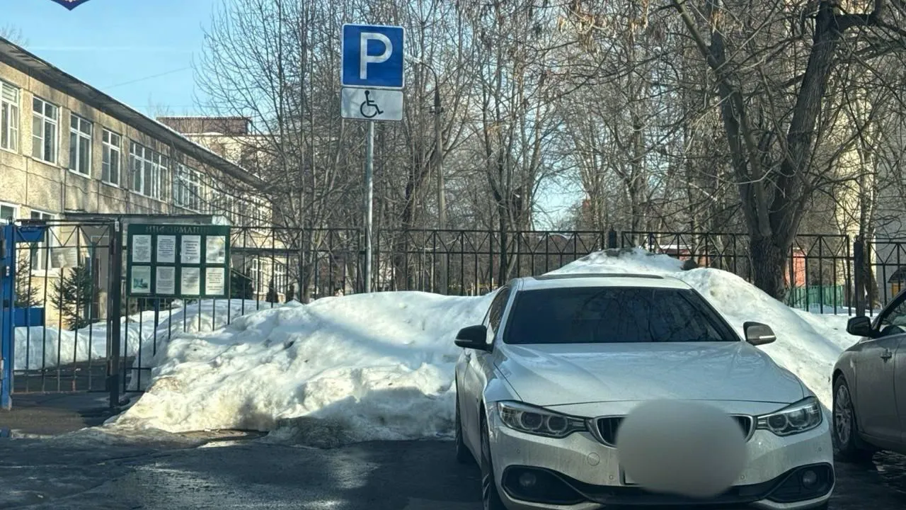 В Реутове по обращению жительницы решили проблему с парковкой для лиц с ОВЗ