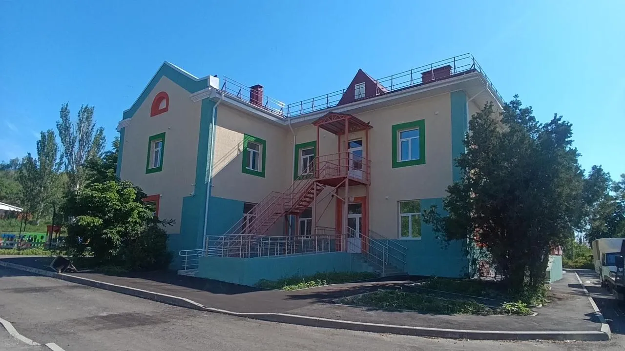 В Мариуполе близится к завершению восстановление детсада подмосковными строителями