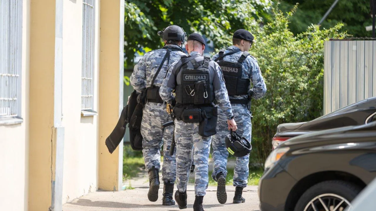 ФСБ взяла диверсантов на ГСМ: двое россиян готовили подрыв поезда по заданию Киева