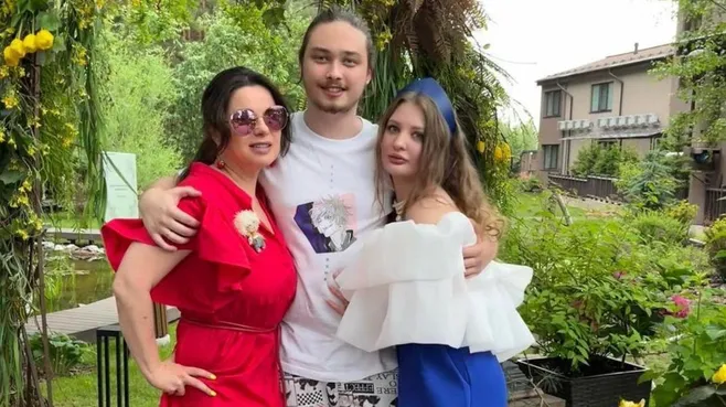 «Не надо завидовать»: Королева защитила невестку от критики из-за прошлого