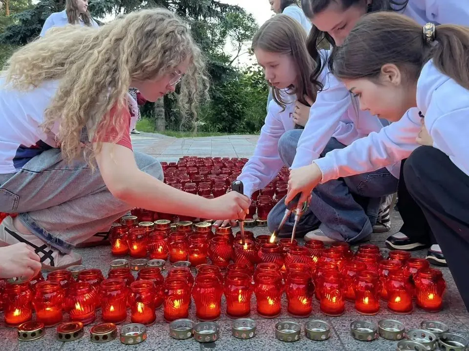 Более 53 тыс. школьников и студентов Подмосковья приняли участие в мероприятиях в честь Дня памяти и скорби