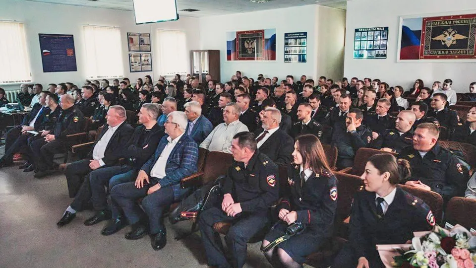 Сотрудники полиции на церемонии награждения Фото: администрация г.о. Лосино-Петровский