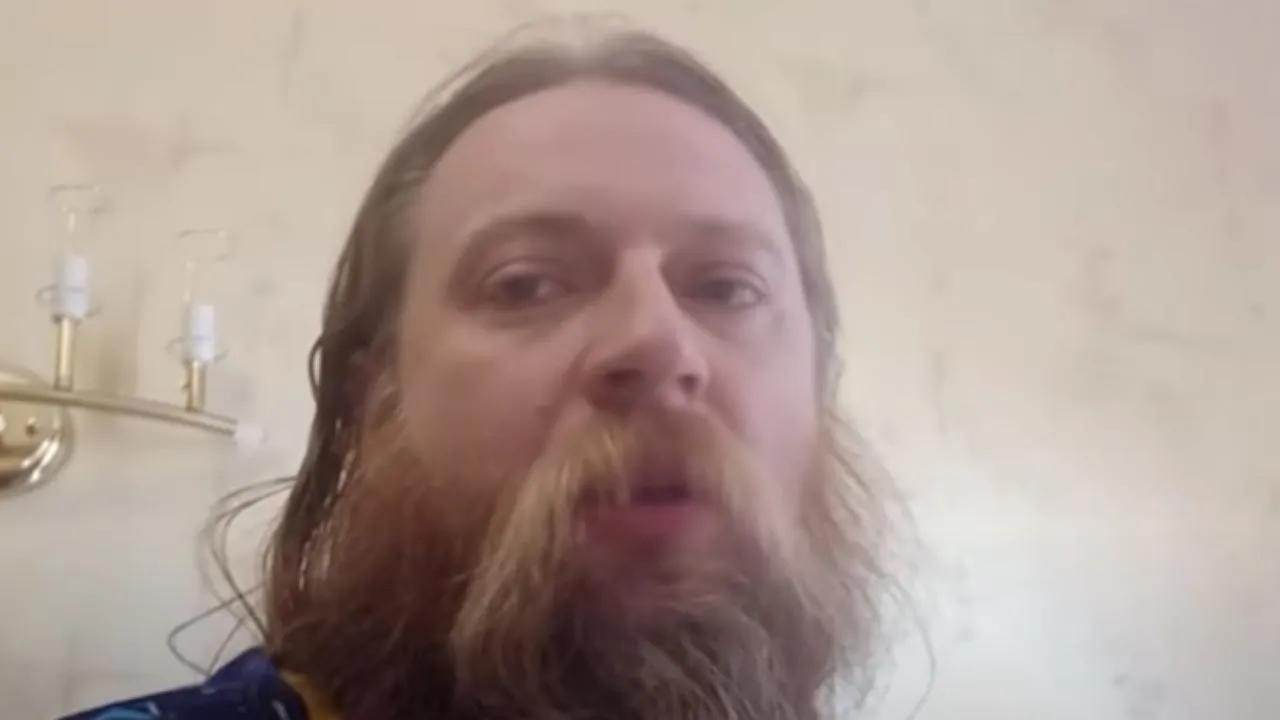 «Моя дочь пойдет в магистратуру в 14 лет!»: отец девочки-вундеркинда с тремя образованиями устроил скандал в МГУ