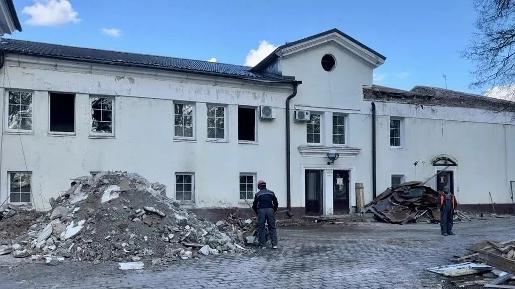 В Серпухове наполовину завершили демонтажные работы в рамках капремонта Дворца торжеств «Центральный»