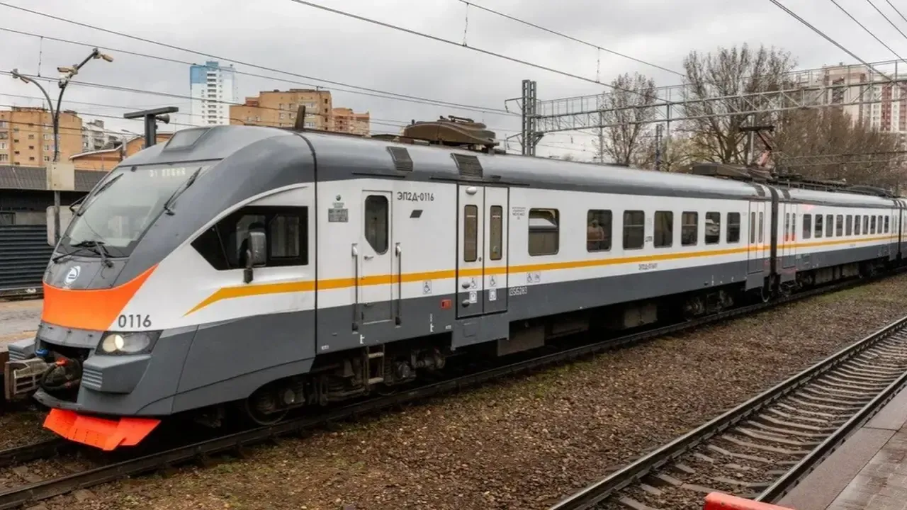 Матрица дала сбой: в балашихинской электричке наступил Новый год в апреле